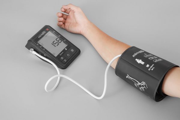 Máy đo huyết áp bắp tay microlife b6 connect